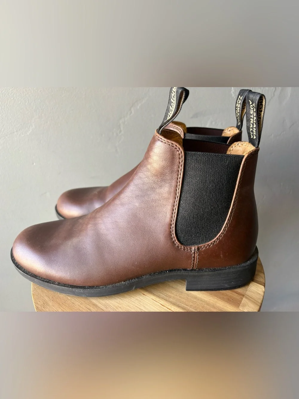 Blundstone Chelsea Boots in Chestnut Brown ~ Size 6